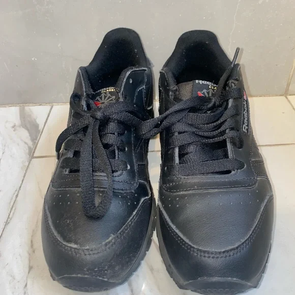 Girls Reebok Classic Black Shoes Size 4.5 - Picture 3 of 8